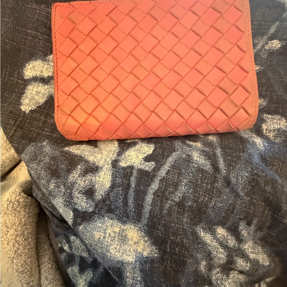 Bottega Veneta Coral Woven Clutch - Picture 2 of 7